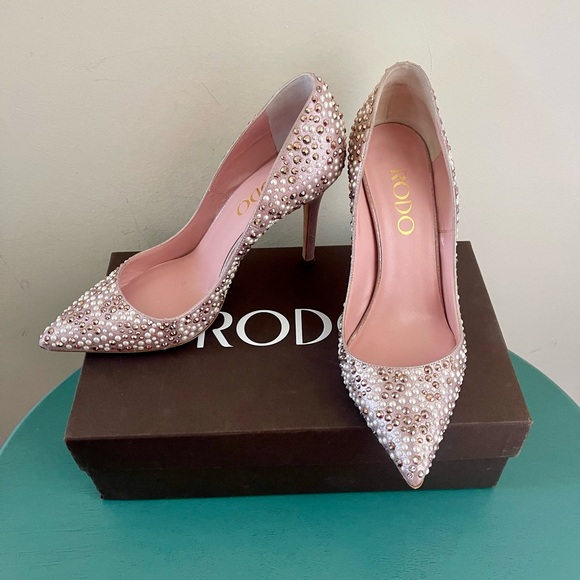 Rodo evening pump with pearls and crystals great condition size 37,5 runs US 7 - Picture 1 of 9